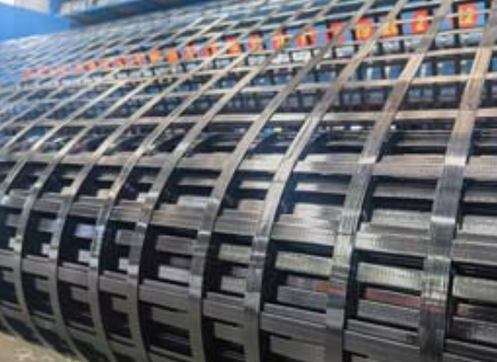 西乡塘钢塑土工格栅:基建“隐形脊梁”的绿色智造与长寿命进化论